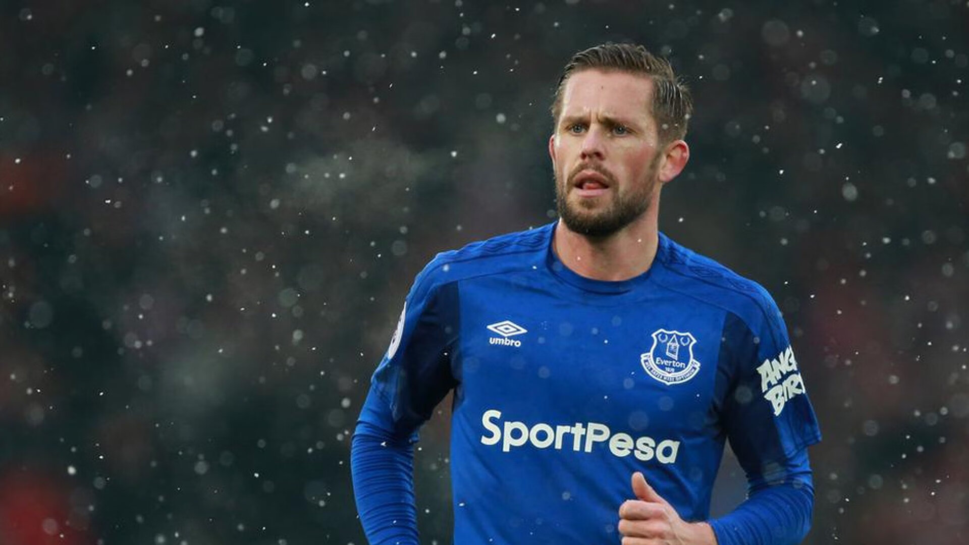 快船距离沉船也就一步之遥的事情了，这赛季除了哈登到退步了，快船有多少人离队