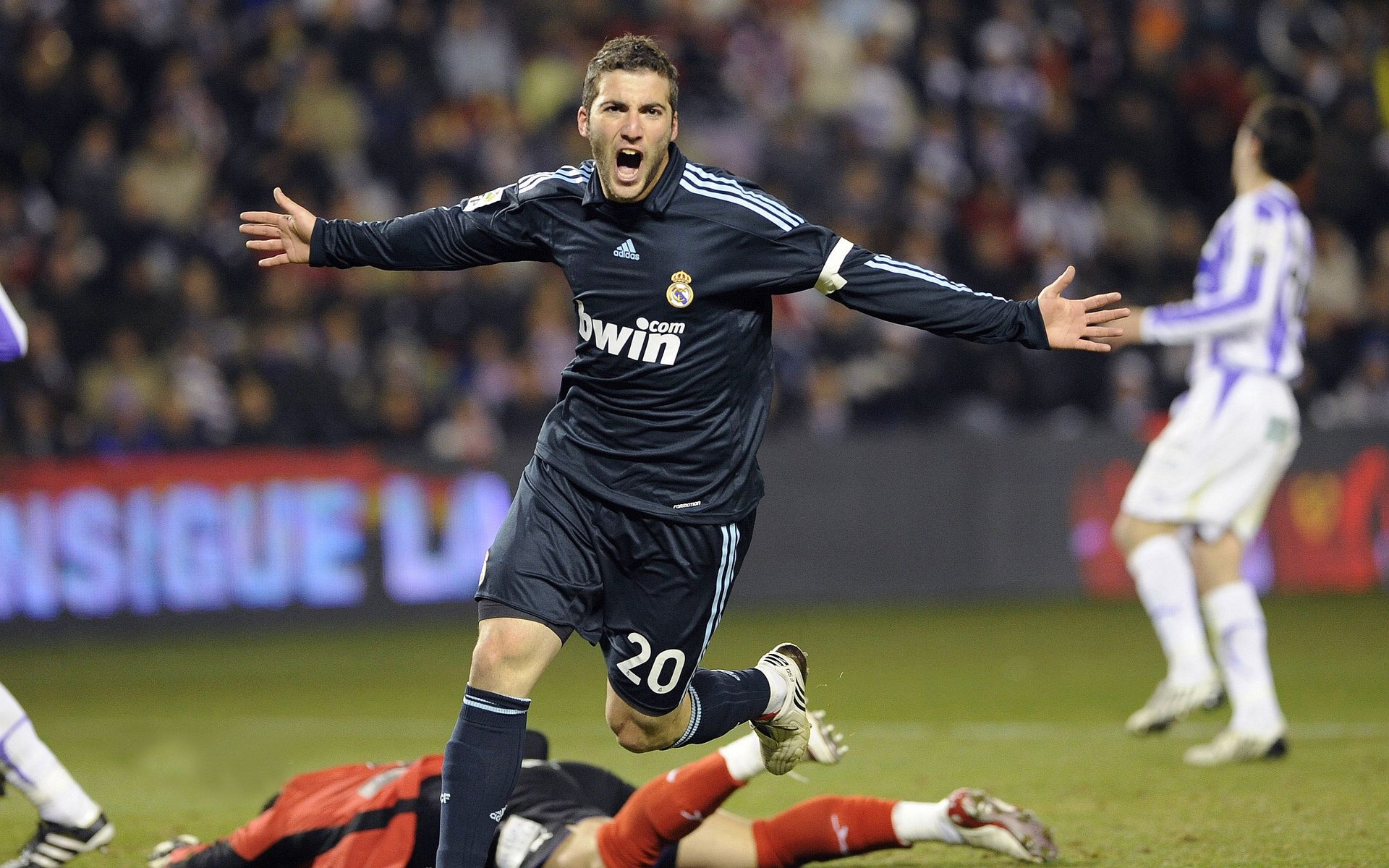 拉米尼·亚马尔复苏,巴萨在欧冠迎来希望与挑战,拉米雷斯巴萨